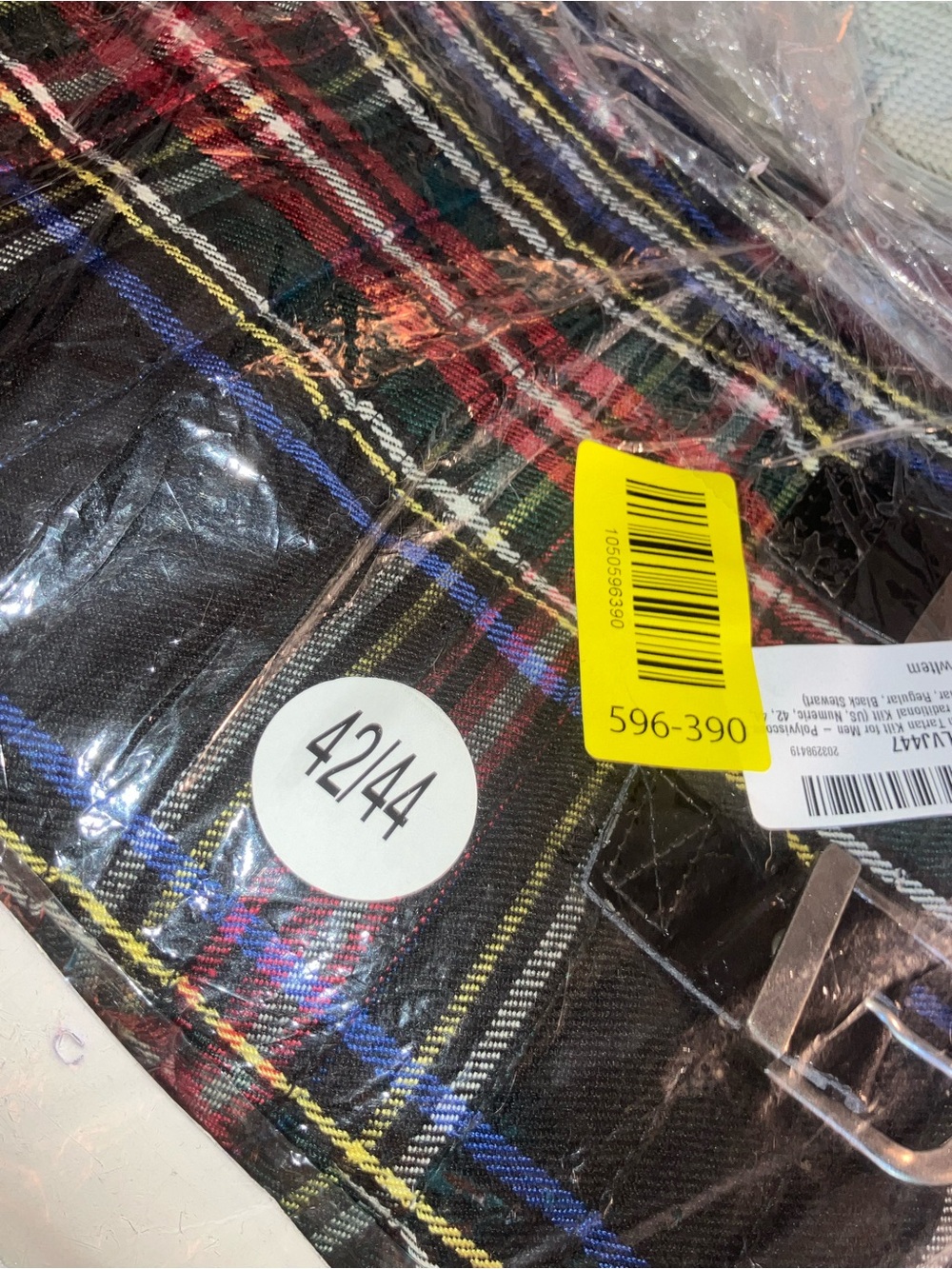 Classic Tartan Men's Utility Kilt - Picture 2 of 7